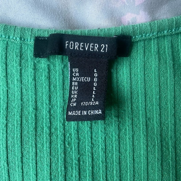 Forever 21 button up green crop top with ruffles at the sleeves - Picture 3 of 6